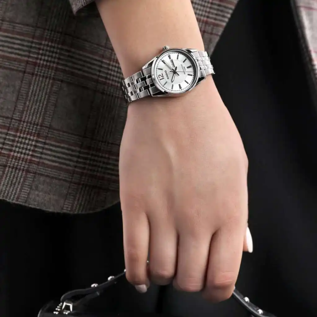 Reloj Casio LTP-1335D-7AV Mujer - Análogo