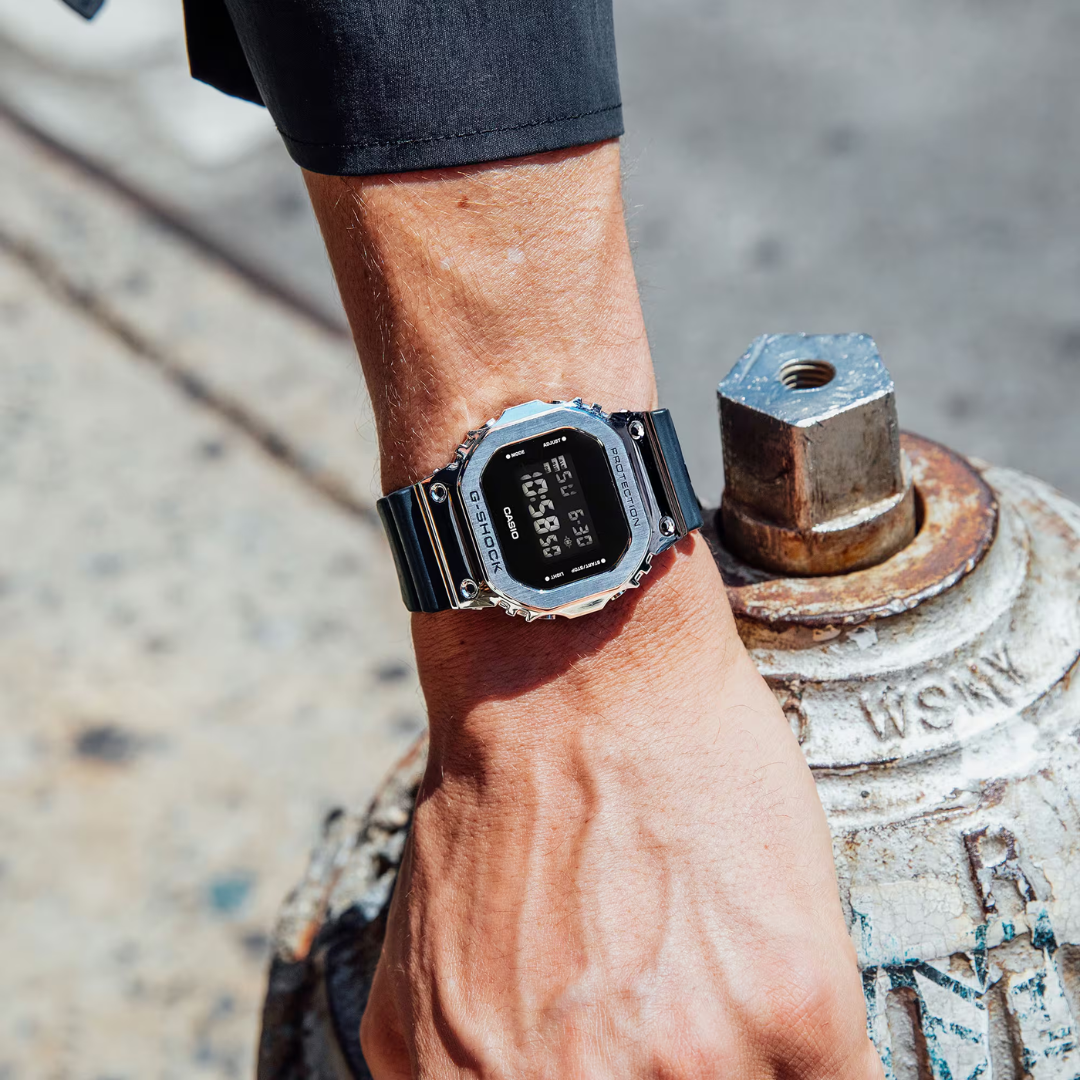 Reloj G-Shock GM-5600U-1 Unisex - Digital