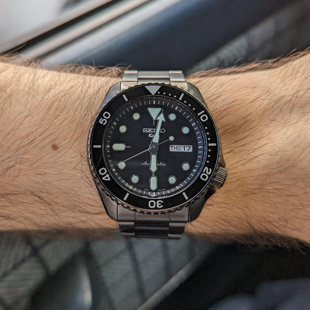 Reloj Seiko 5 Sports "Triple Black" Automático SRPD65 Hombre - Análogo